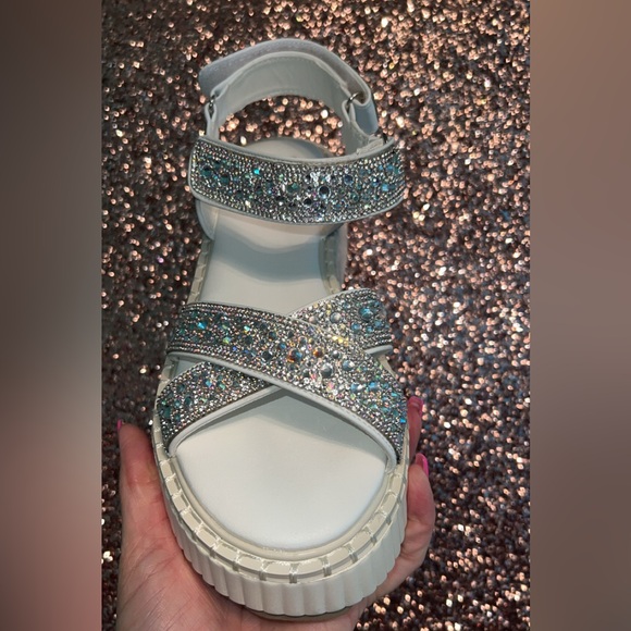 NIB 🤍 White Rhinestone Sandals - Picture 2 of 4